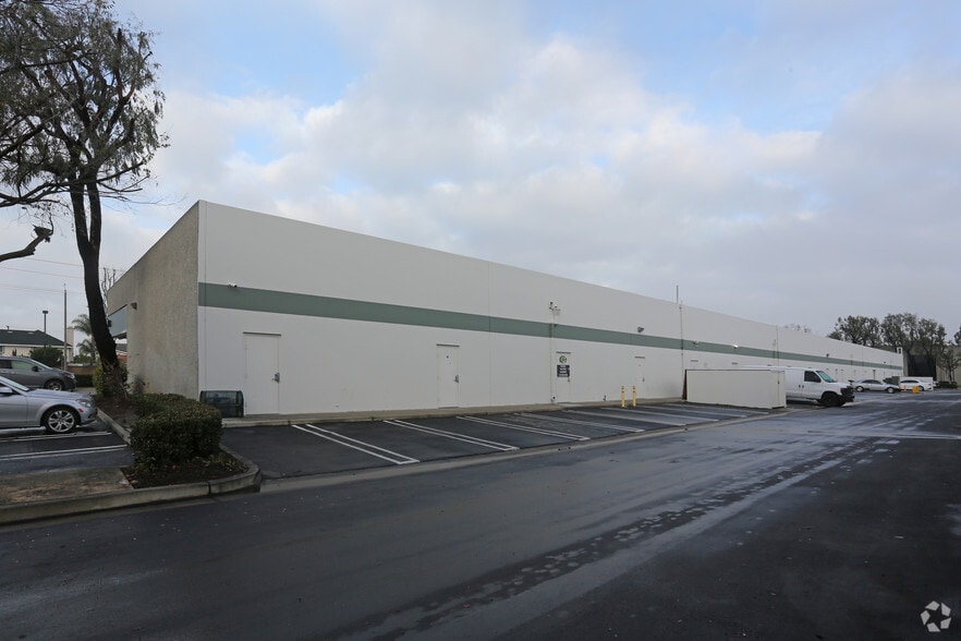 16540 Harbor Blvd, Fountain Valley, CA for lease - Building Photo - Image 3 of 6
