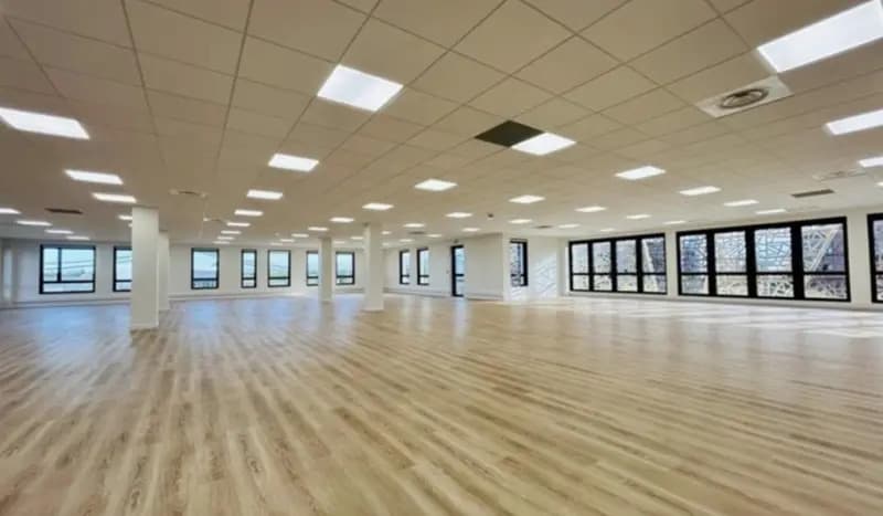 Office in Genas for lease - Building Photo - Image 1 of 8