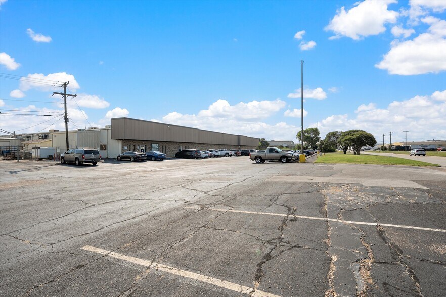 624 Texas Central Pky, Waco, TX à vendre - Photo du bâtiment - Image 3 de 5