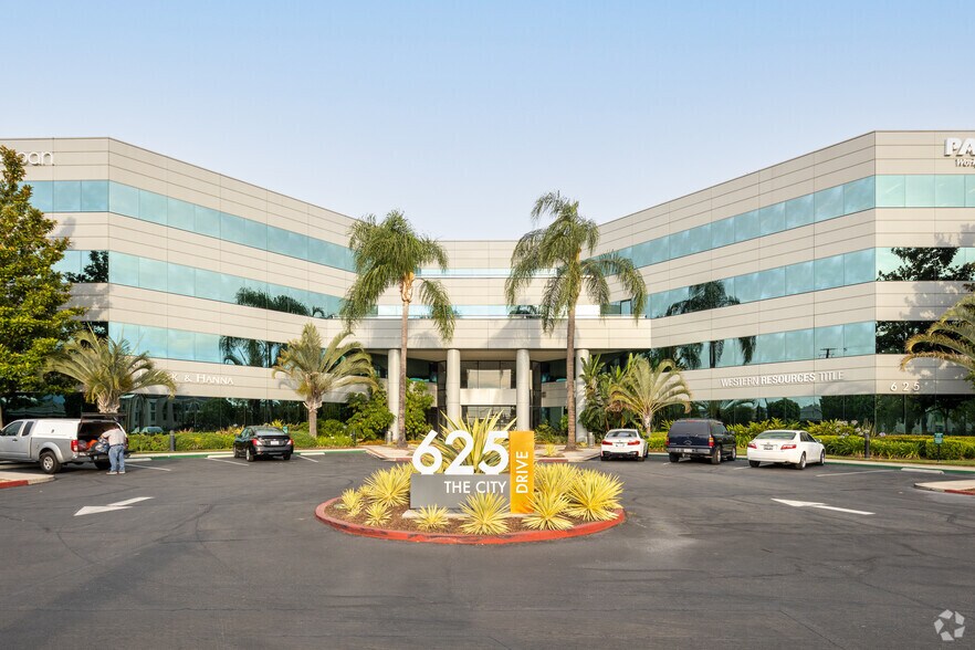 625 The City Dr S, Orange, CA à louer - Photo du bâtiment - Image 1 de 12