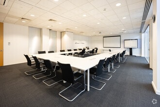 2 Arlington Sq, Bracknell for lease Interior Photo- Image 1 of 6