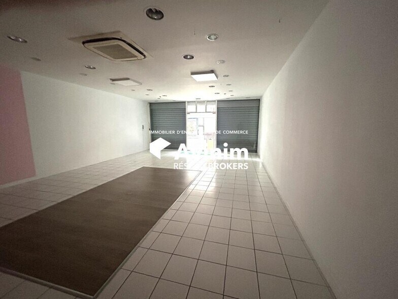Retail in Colomiers for lease - Interior Photo - Image 2 of 3