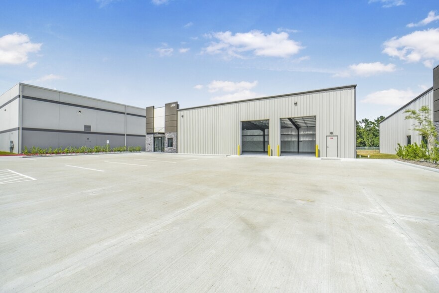 1800 Meadow Edge Ln, Spring, TX for lease - Building Photo - Image 3 of 32