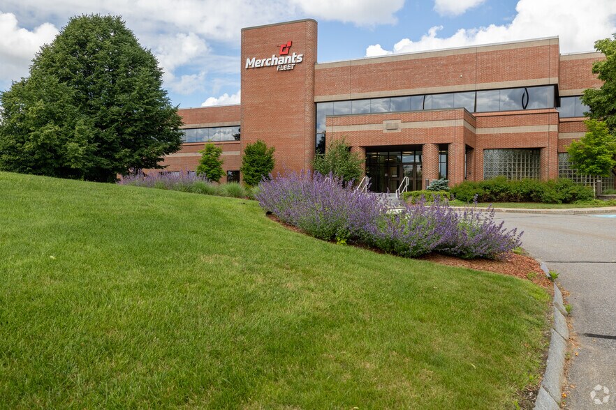 14 Central Park Dr, Hooksett, NH à louer - Photo du bâtiment - Image 2 de 32