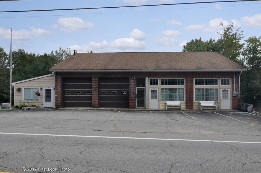 963 Victory Hwy, Mapleville, RI à vendre - Photo du bâtiment - Image 1 de 1