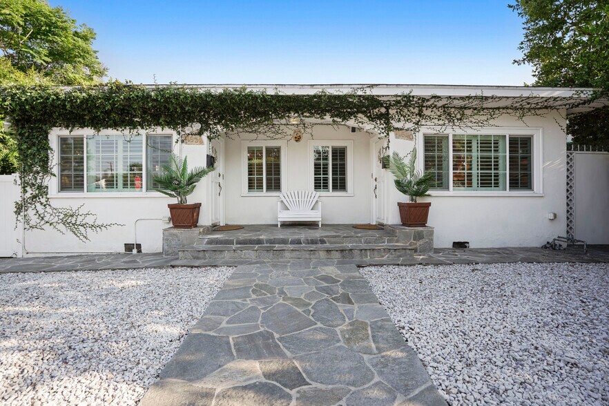 11538 La Maida St, Valley Village, CA à vendre - Photo du bâtiment - Image 3 de 75