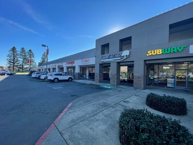 2550 W El Camino Ave, Sacramento, CA à louer - Photo du bâtiment - Image 3 de 4
