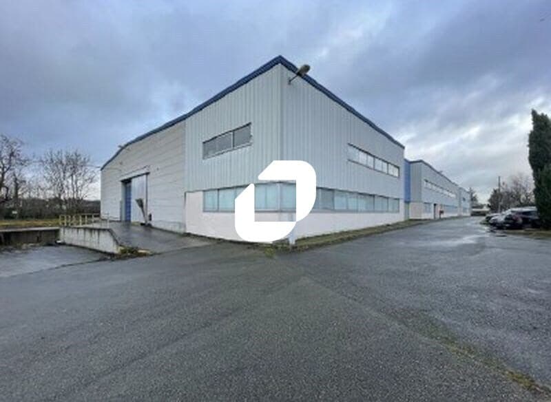 Flex in Les Mureaux for lease - Building Photo - Image 3 of 4
