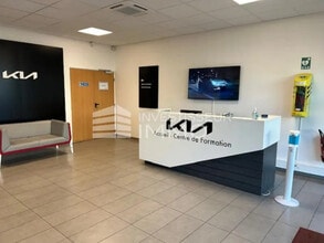 Flex dans Nanterre à louer Photo du bâtiment- Image 2 de 12
