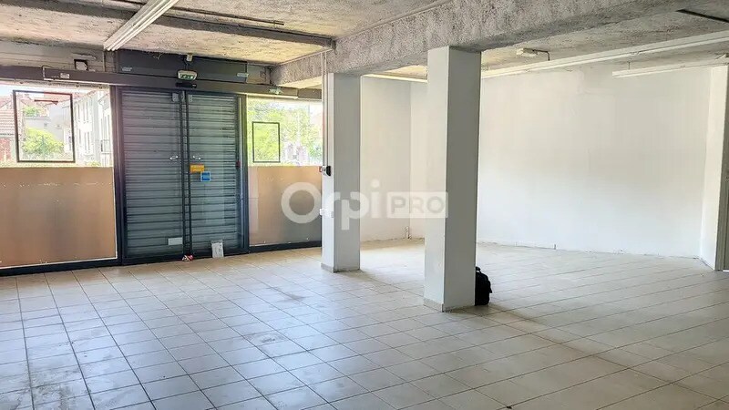 Retail in Montluçon for lease - Interior Photo - Image 2 of 8