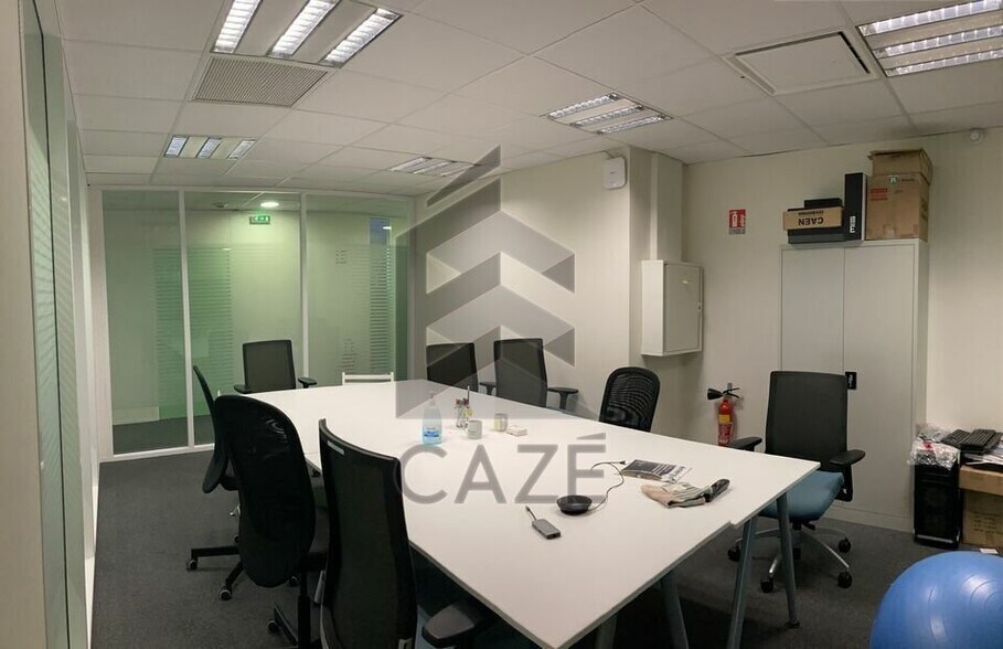 Office in Lormont for lease - Interior Photo - Image 3 of 5