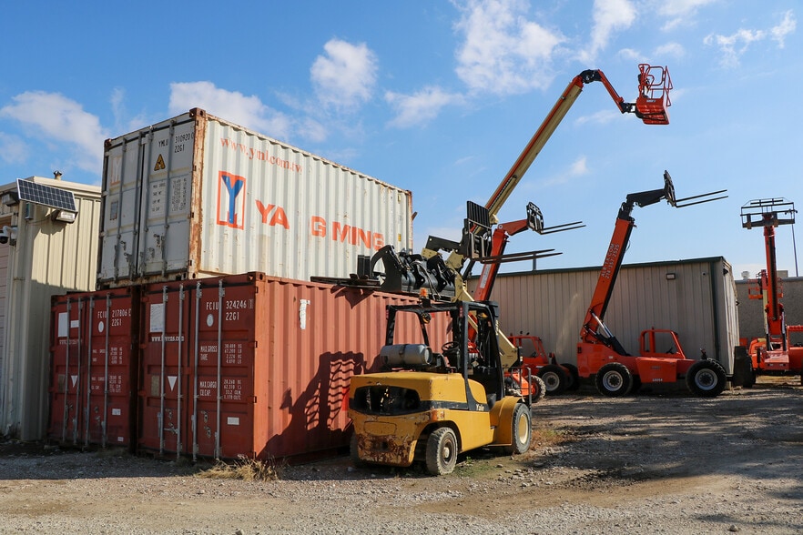 2338-2354 Joe Field Rd, Dallas, TX à louer - Photo du bâtiment - Image 3 de 20