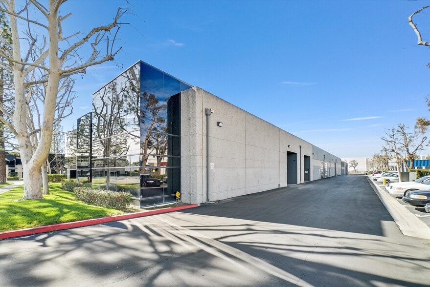 10201 Trademark St, Rancho Cucamonga, CA for lease - Building Photo - Image 3 of 7