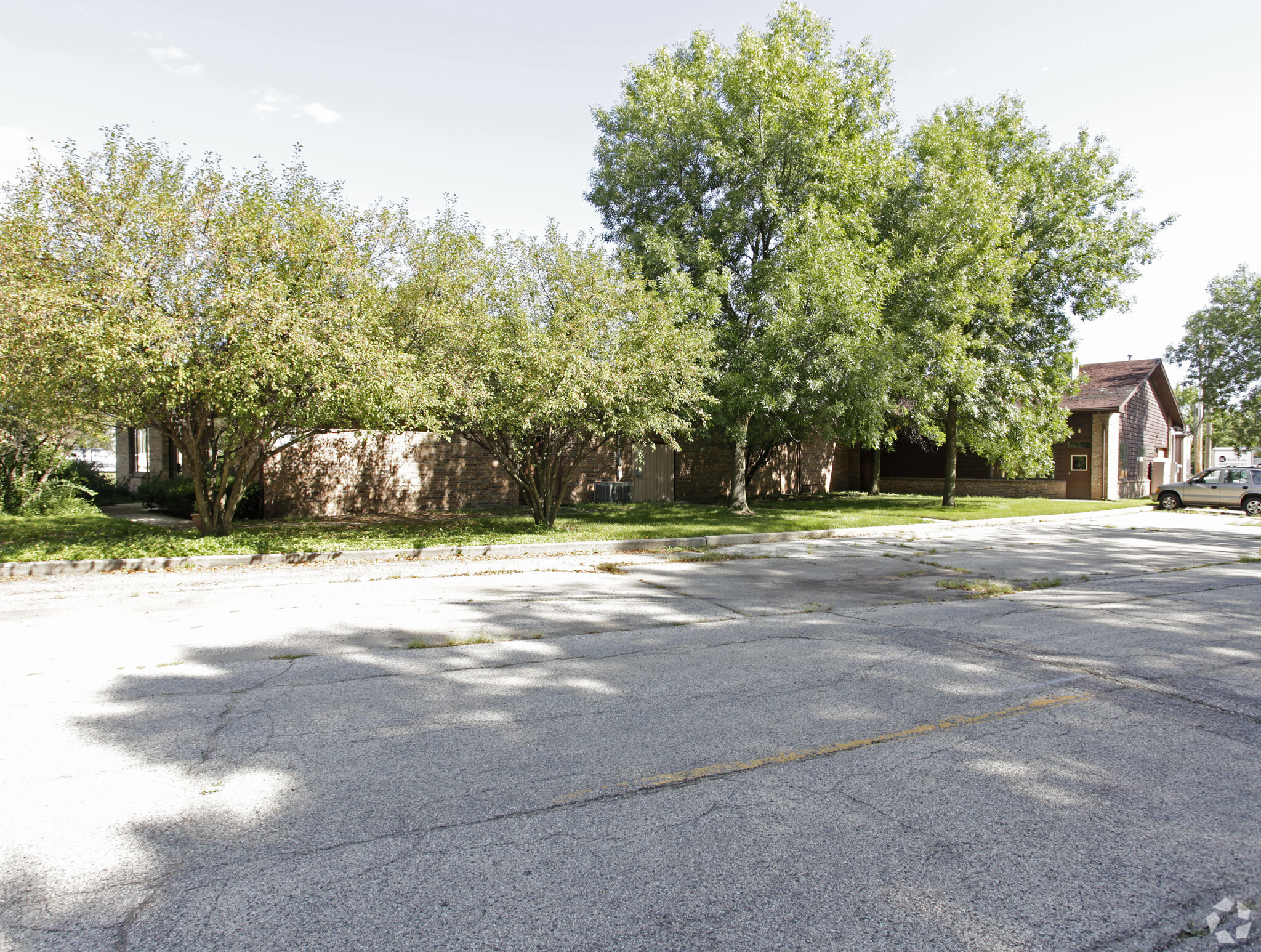 1002 McHenry Ave, Woodstock, IL for sale Primary Photo- Image 1 of 1