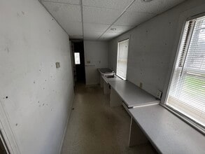 152 Russell St, Worcester, MA for lease Interior Photo- Image 2 of 7