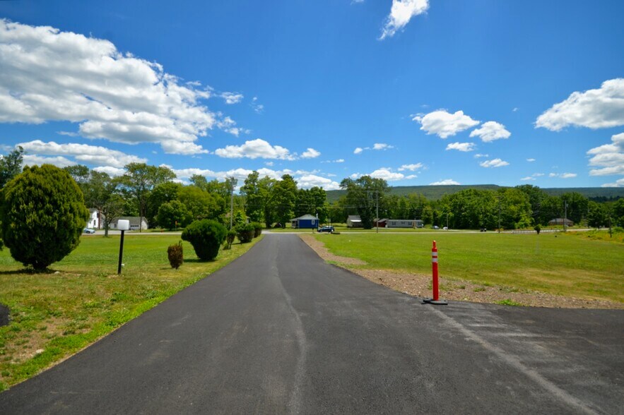 6812 Route 209, Kerhonkson, NY à vendre - Photo du bâtiment - Image 3 de 25