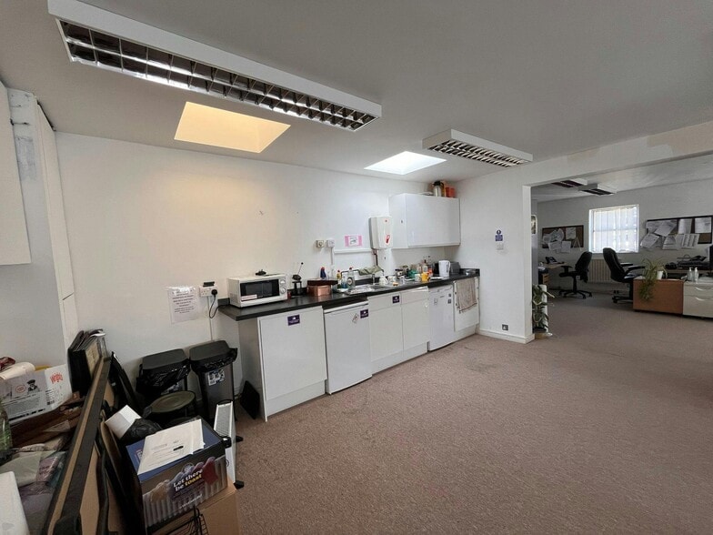 2-4 Temple St, Aylesbury à louer - Photo du bâtiment - Image 3 de 11