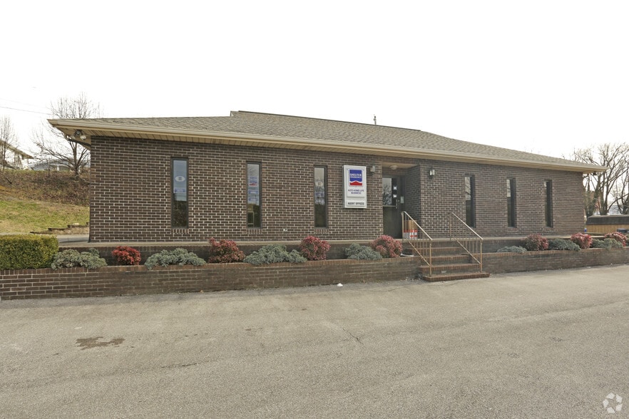 1637 N Eastman Rd, Kingsport, TN for lease - Primary Photo - Image 1 of 45