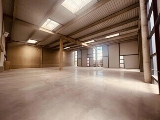 Plus de détails pour 2 Avenue Denis Diderot, Élancourt - Bureau, Local d'activités à louer