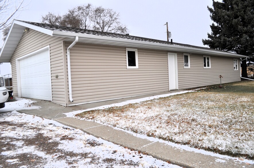 1300 Crestfield Ave, Bismarck, ND à vendre - Photo du bâtiment - Image 3 de 29