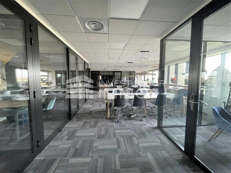 Bureau dans Jossigny à vendre - Photo du bâtiment - Image 3 de 3