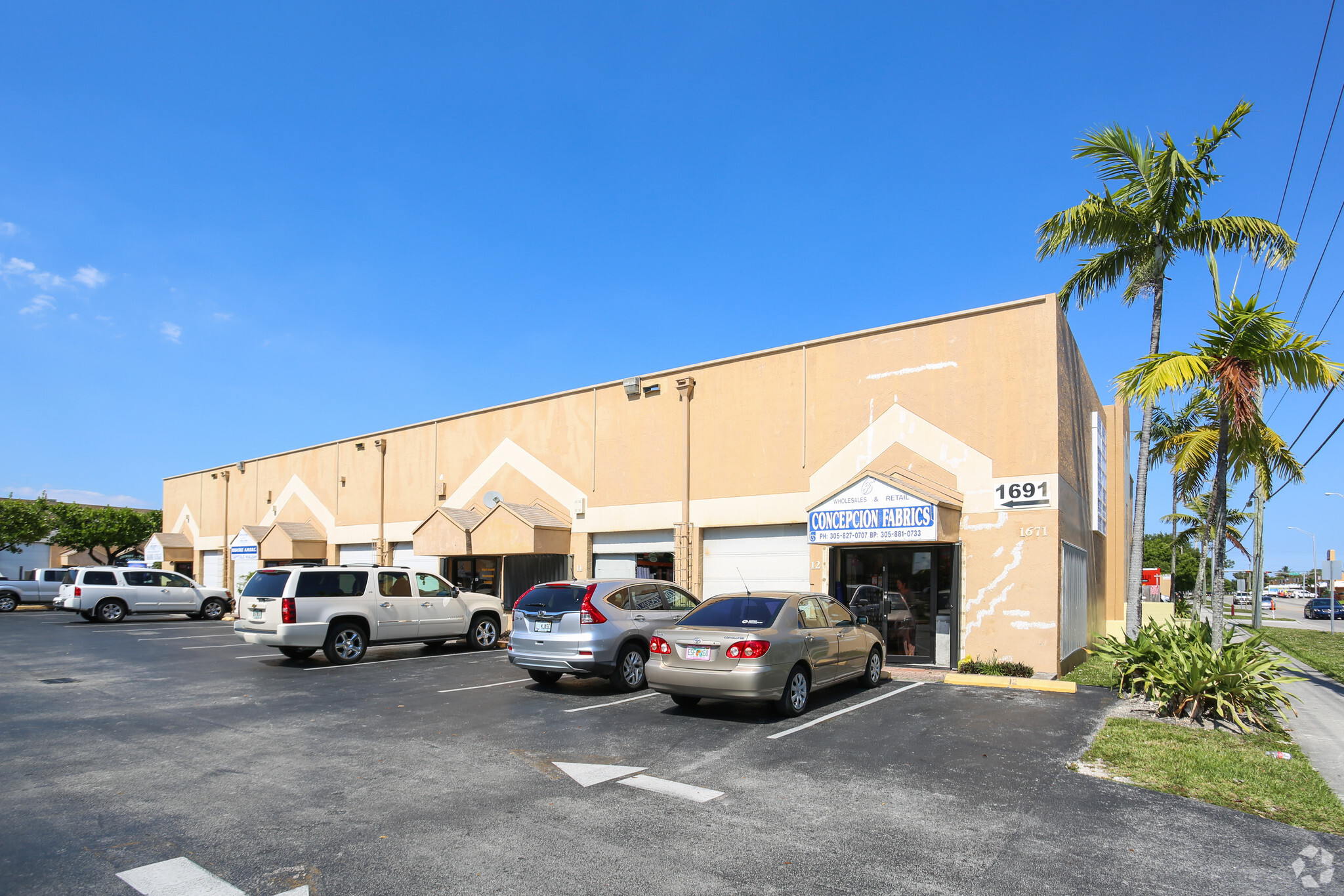 Flex in Hialeah, FL for sale Primary Photo- Image 1 of 1