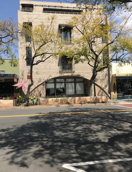 2233 Honolulu Ave, Montrose, CA à louer - Photo du bâtiment - Image 1 de 6