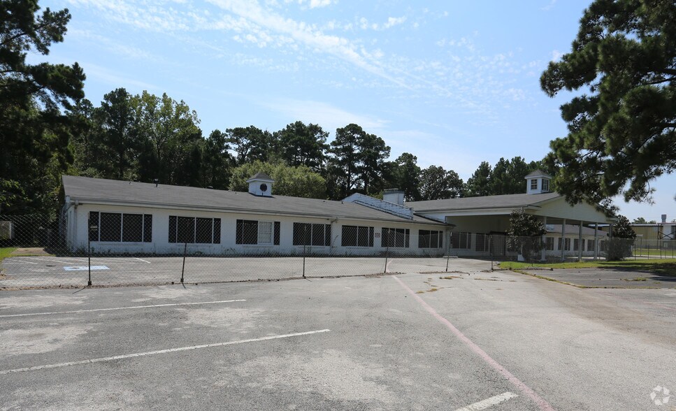 1712 N Timberland Dr, Lufkin, TX à vendre - Photo du bâtiment - Image 2 de 29