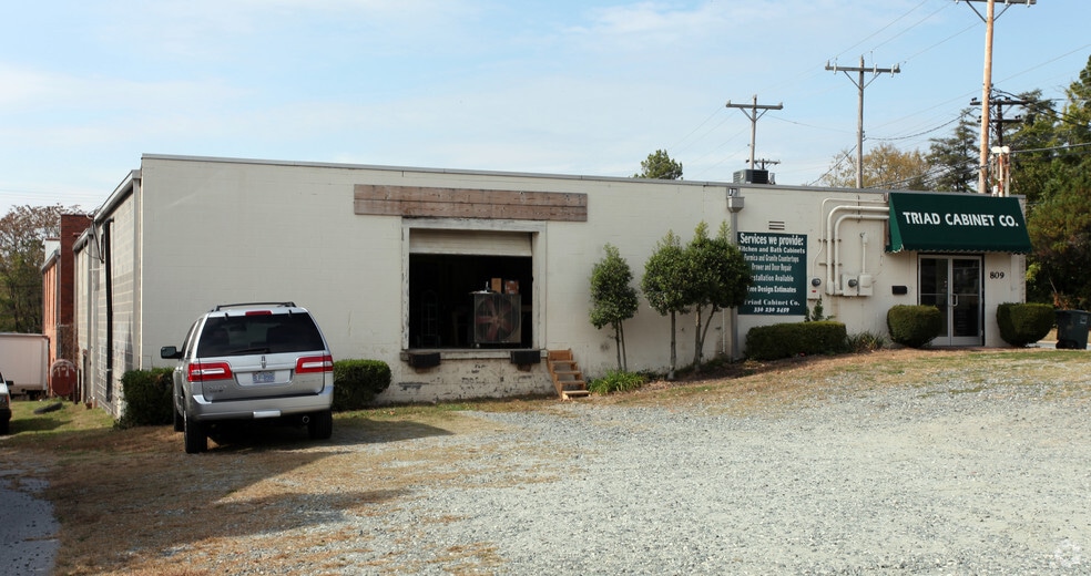 809 Battleground Ave, Greensboro, NC for lease - Building Photo - Image 2 of 2