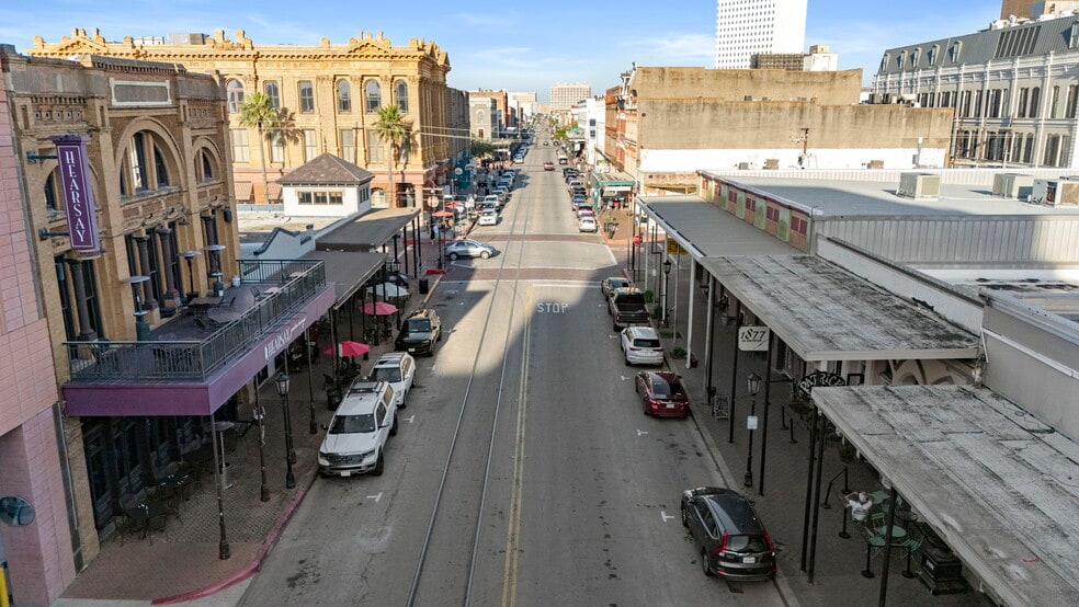 2411 Strand St, Galveston, TX for sale - Building Photo - Image 2 of 7