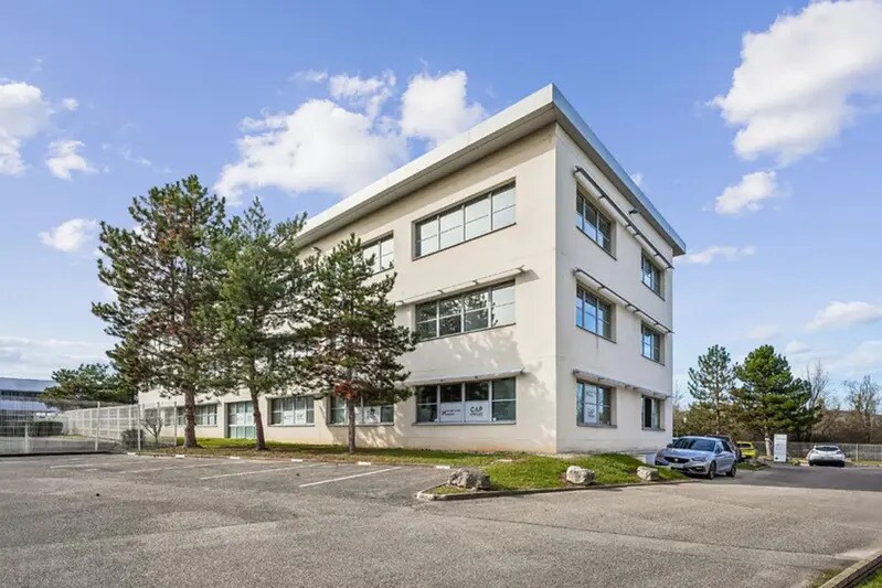 Bureau dans Saint-Genis-Laval à vendre - Photo du bâtiment - Image 1 de 14