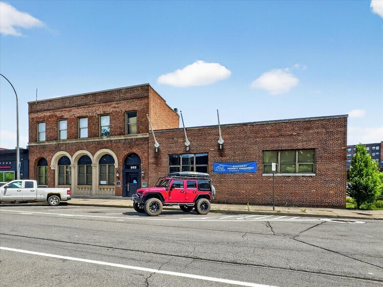263 Central Ave, Rochester, NY à vendre - Photo du bâtiment - Image 3 de 43