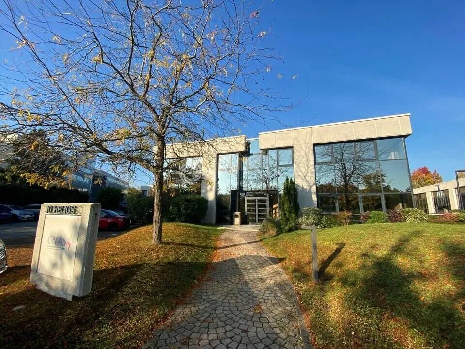 Office in Guyancourt for lease Building Photo- Image 1 of 9