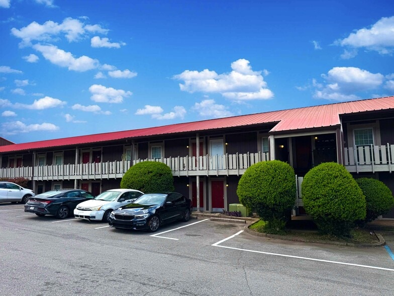 2418 Green Springs Hwy, Birmingham, AL for sale - Building Photo - Image 1 of 19