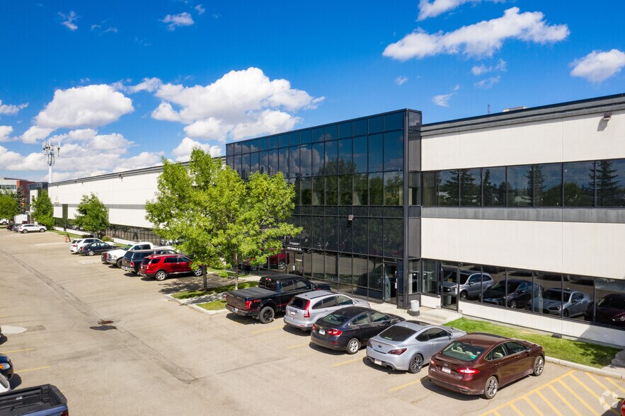 2206-2234 Portland St SE, Calgary, AB à vendre - Photo principale - Image 1 de 1