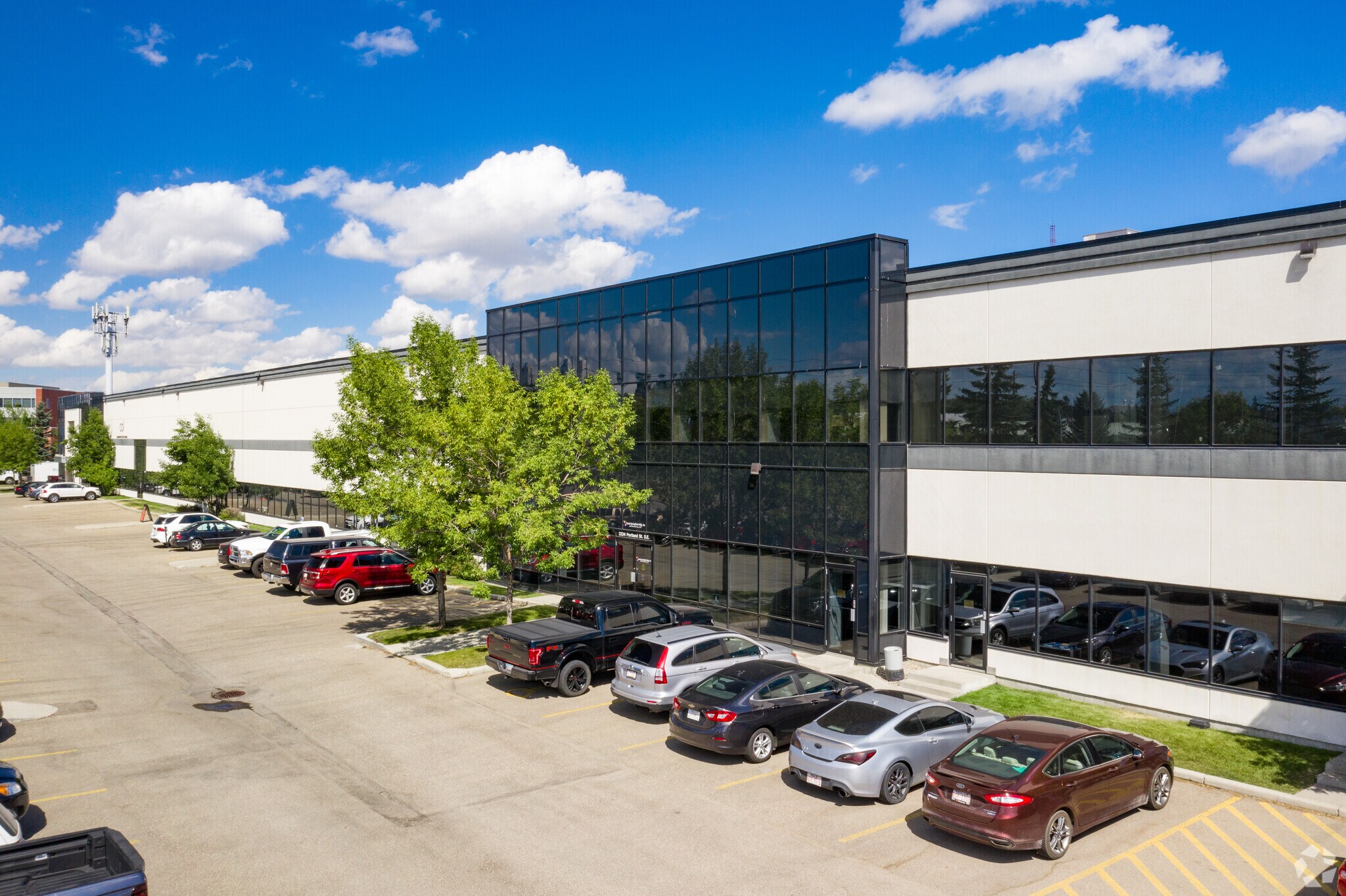 2206-2234 Portland St SE, Calgary, AB à vendre Photo principale- Image 1 de 1