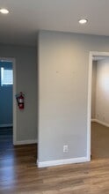 515 N Sepulveda Blvd, Manhattan Beach, CA for lease - Commercial Listing Video