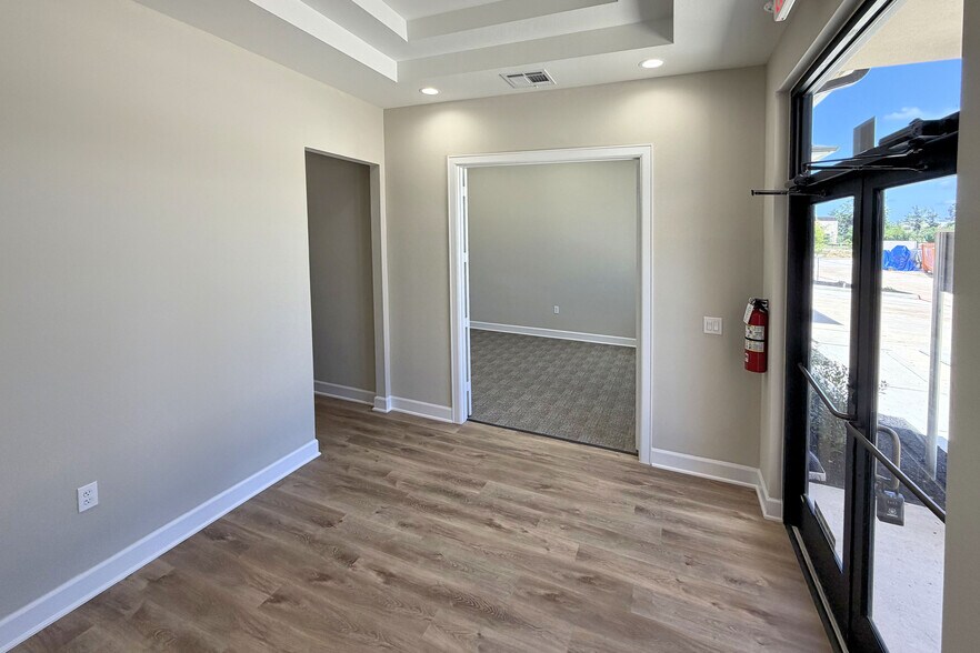 625 Regal Row, Montgomery, TX à louer - Photo du bâtiment - Image 3 de 9