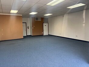 582 Chews Landing Rd, Lindenwold, NJ for lease Interior Photo- Image 2 of 9