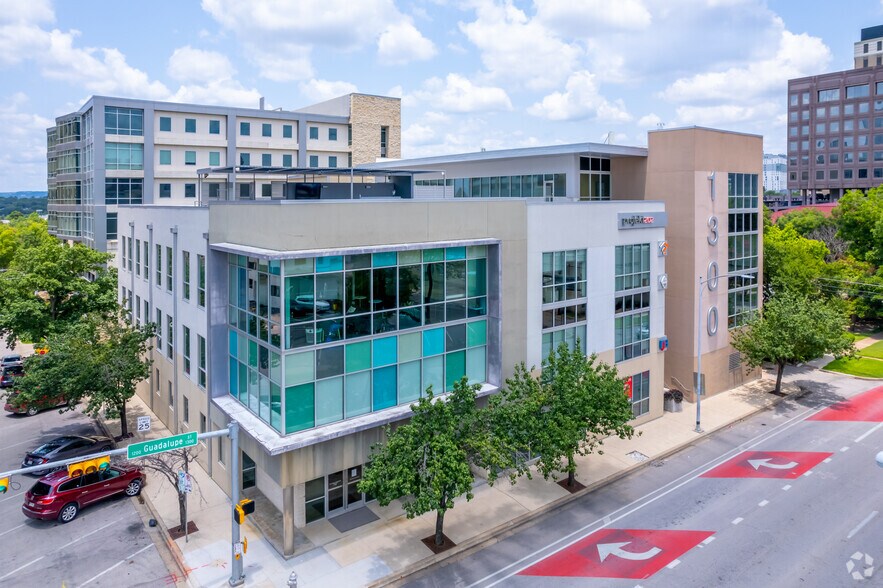1300 Guadalupe St, Austin, TX à louer - Photo du bâtiment - Image 2 de 32