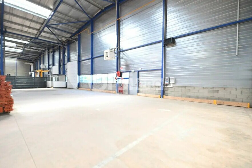 Bureau dans Genas à louer - Photo du bâtiment - Image 3 de 8