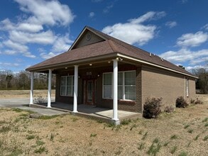 111 Fontana St, Clinton, NC for lease Building Photo- Image 2 of 12