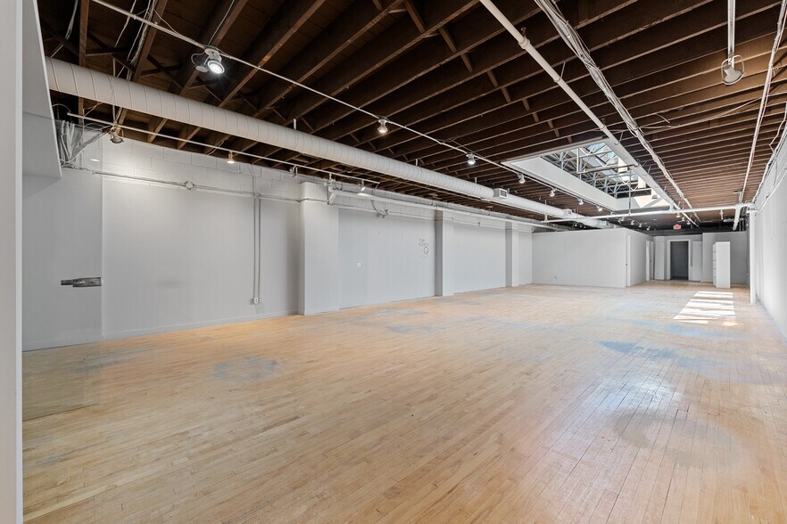 170 Bedford Rd, Toronto, ON à louer - Photo du bâtiment - Image 2 de 19