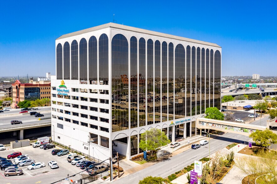 315 N San Saba, San Antonio, TX à louer - Photo du bâtiment - Image 1 de 3