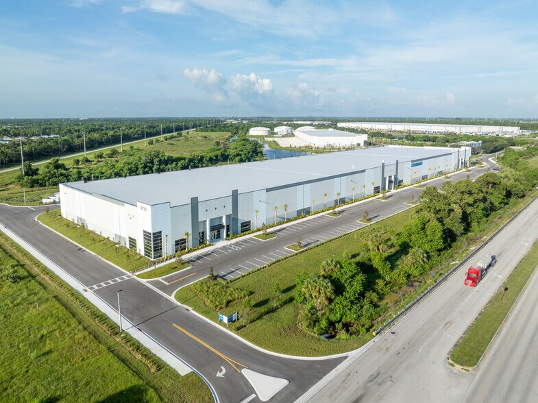 6939 LTC Pky, Port Saint Lucie, FL à louer - Photo du bâtiment - Image 3 de 7