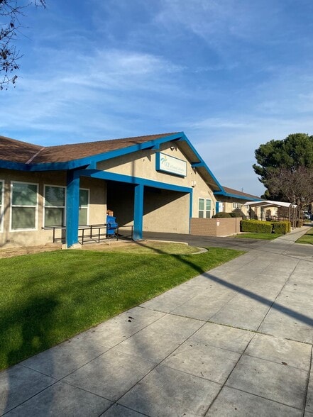 4303 E Ashlan, Fresno, CA for lease - Primary Photo - Image 2 of 4
