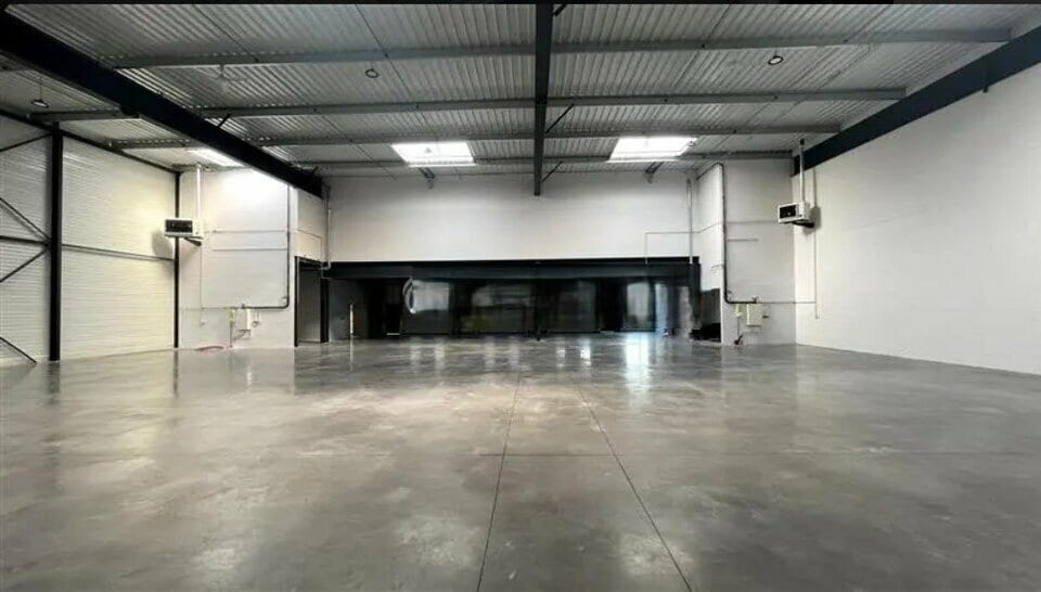 Flex in Courtry for lease - Interior Photo - Image 2 of 4