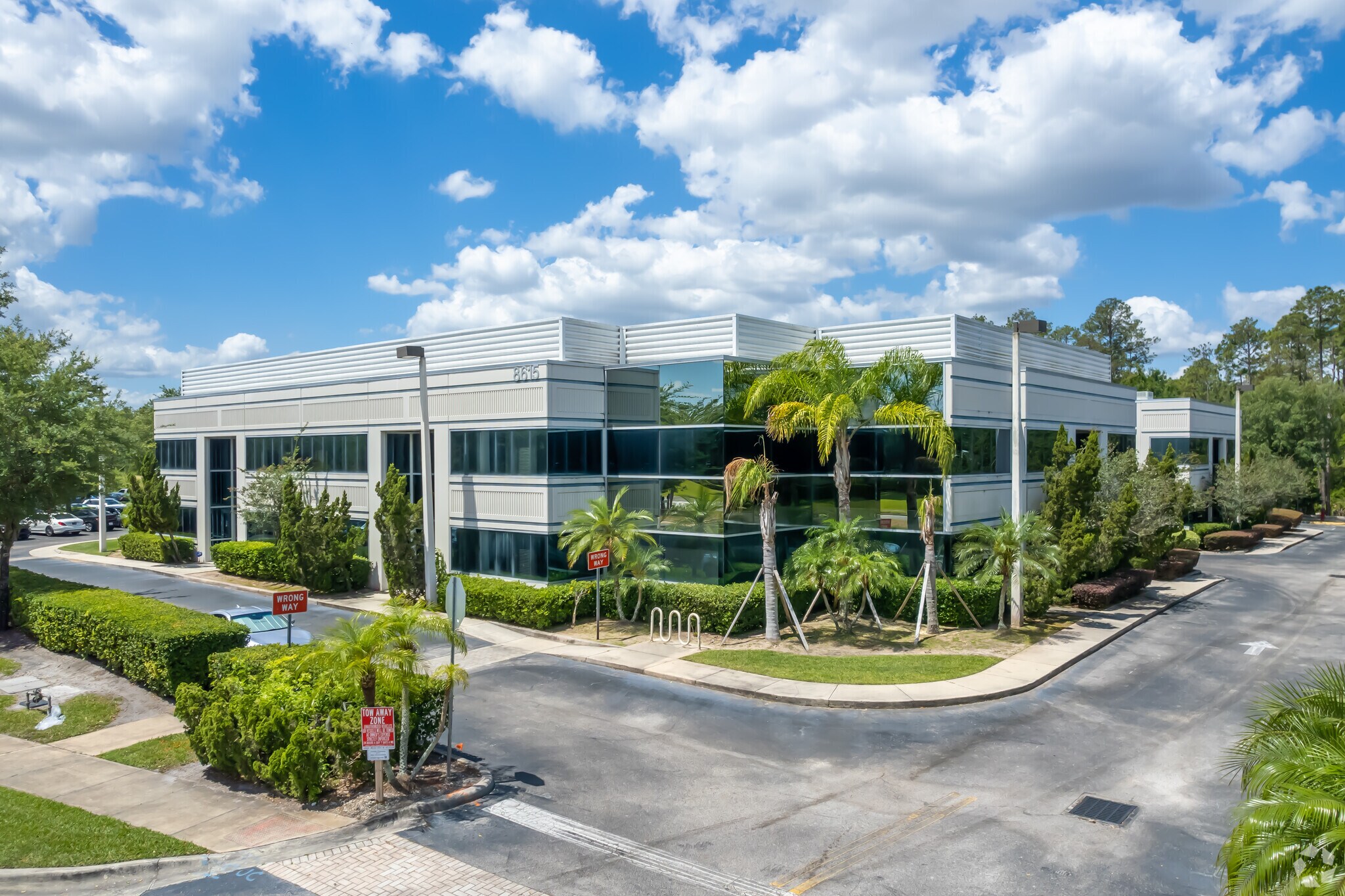 8615 Commodity Cir, Orlando, FL à vendre Photo du bâtiment- Image 1 de 1