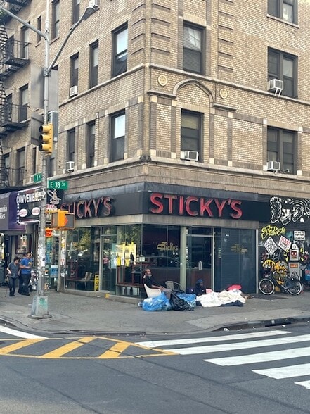 482-484 Third Ave, New York, NY for lease - Building Photo - Image 3 of 12