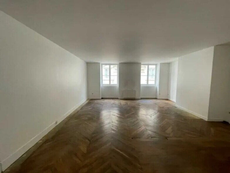 Bureau dans Lyon à louer - Photo du bâtiment - Image 2 de 14